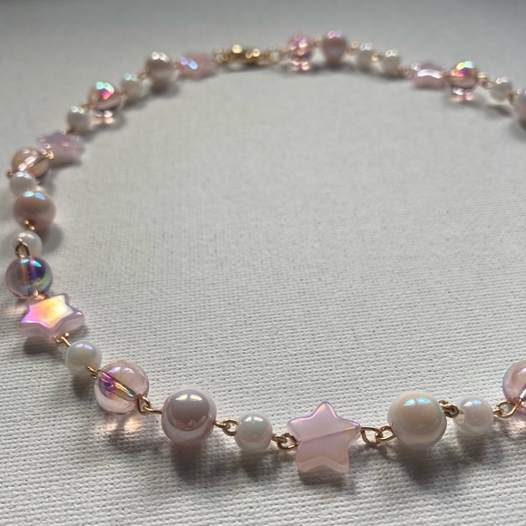 ♡ Handmade pink and white necklace made with pearls, glass beads and gold wire - Picture 2 of 2